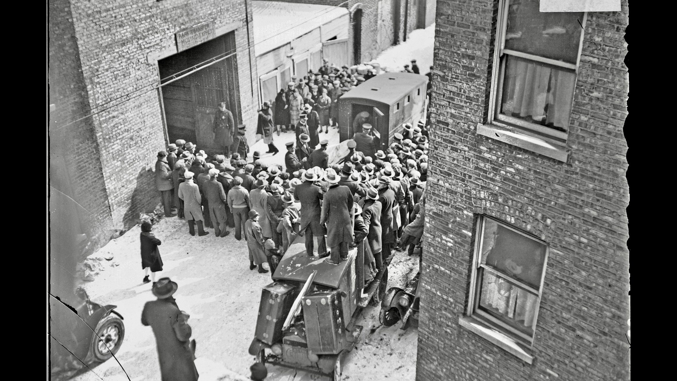 Crime scene photograph from the 1929 St. Valentine’s Day Massacre in Chicago, widely reproduced as part of historical public records.